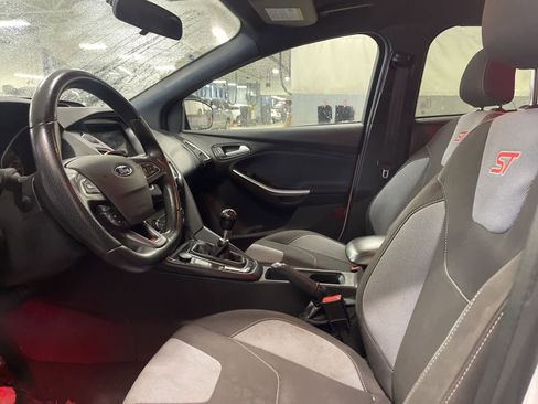 Used 2018 Ford Focus ST image 6