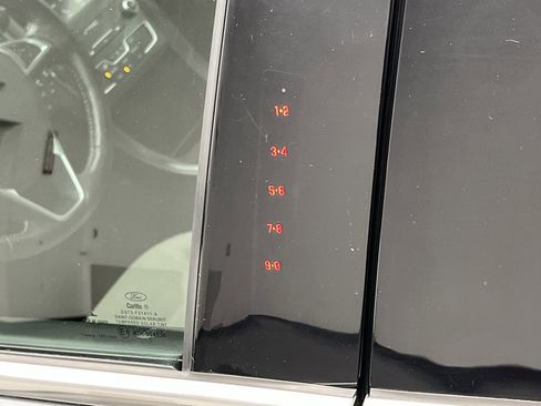 Used 2019 Ford Fusion SE w/ Equipment Group 151A image 7