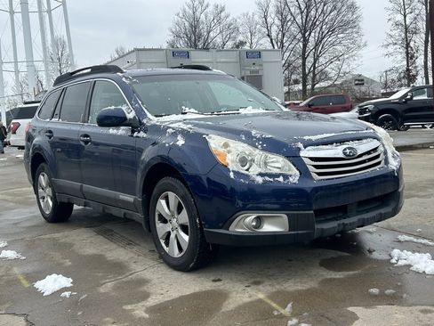 Used 2011 Subaru Outback 2.5i Limited image 4