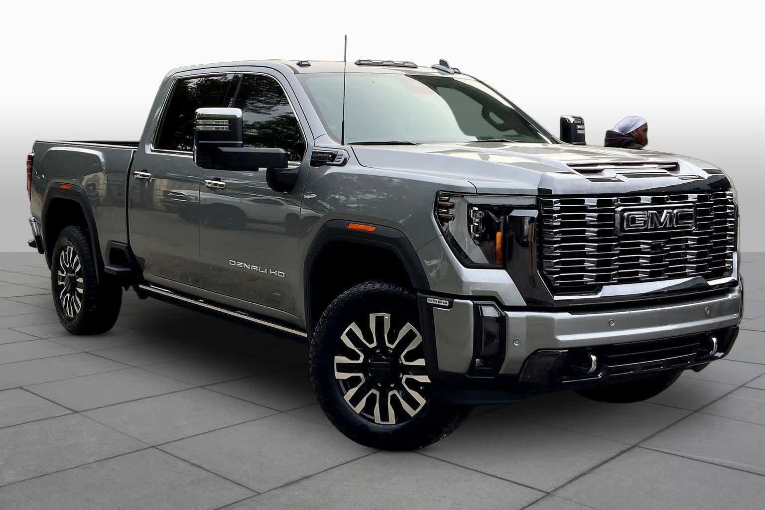 Used 2024 GMC Sierra 2500 Denali Ultimate AWD/4WD image 4