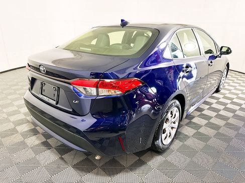 Used 2021 Toyota Corolla LE FWD image 3