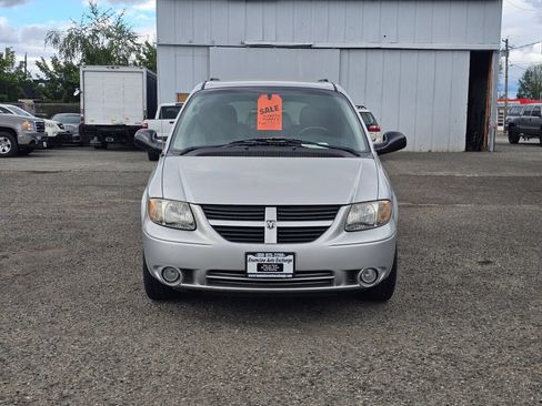 Used 2006 Dodge Grand Caravan SXT FWD image 2