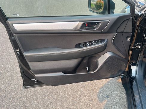Used 2019 Subaru Outback 2.5i AWD/4WD image 26