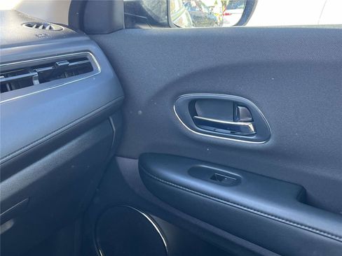 Used 2019 Honda HR-V EX image 34