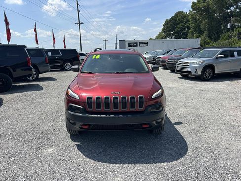 Used 2016 Jeep Cherokee Trailhawk w/ Comfort/Convenience Group AWD/4WD image 15