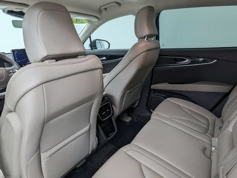 Used 2023 Lincoln Nautilus FWD w/ Premium Package image 32