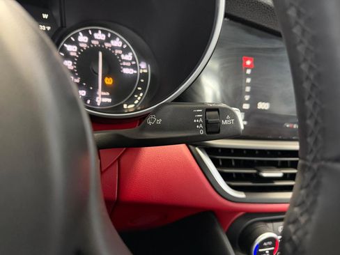 Used 2019 Alfa Romeo Giulia AWD image 35