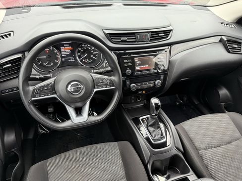 Used 2018 Nissan Rogue Sport SV image 19