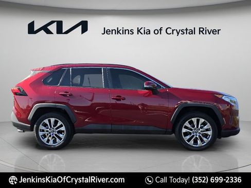 Used 2021 Toyota RAV4 XLE Premium FWD image 4