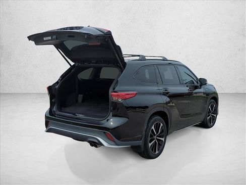 Used 2021 Toyota Highlander XSE FWD image 8