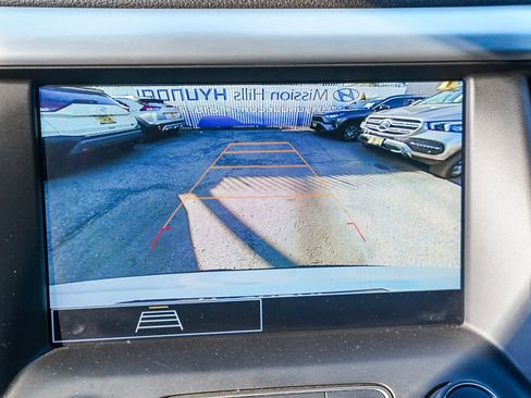 Used 2022 GMC Acadia SLE image 19