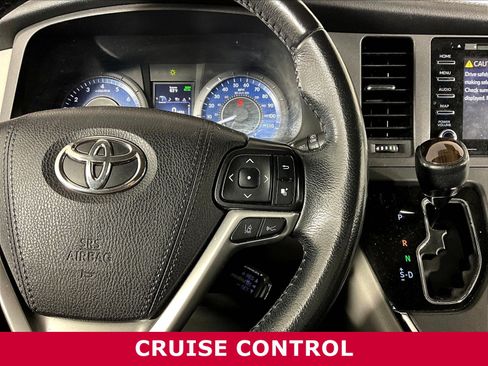 Used 2019 Toyota Sienna XLE FWD image 12