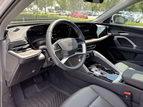 Certified 2025 Audi Q5 Premium AWD/4WD image 17