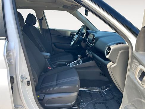 Used 2025 Hyundai Venue SEL FWD image 24