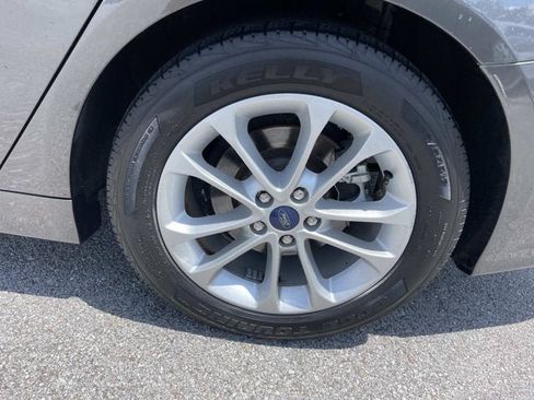 Used 2019 Ford Fusion SE FWD image 11