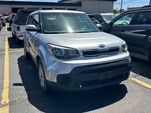 Used 2019 Kia Soul FWD image 2