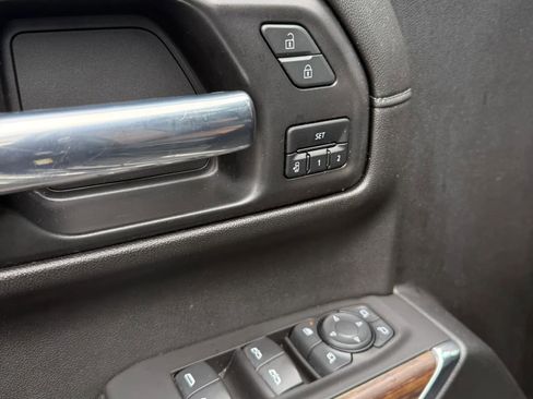 Used 2021 Chevrolet Silverado 1500 High Country w/ Technology Package AWD/4WD image 21