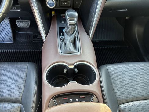 Used 2021 Toyota Venza image 22