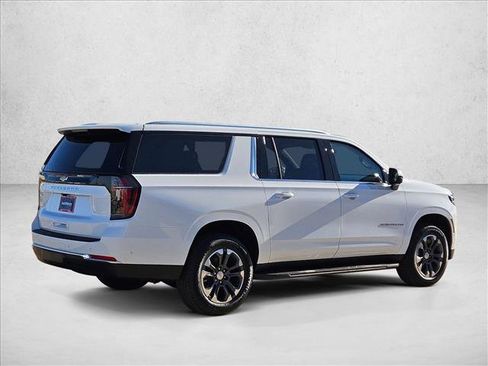 New 2026 Chevrolet Suburban LS image 2