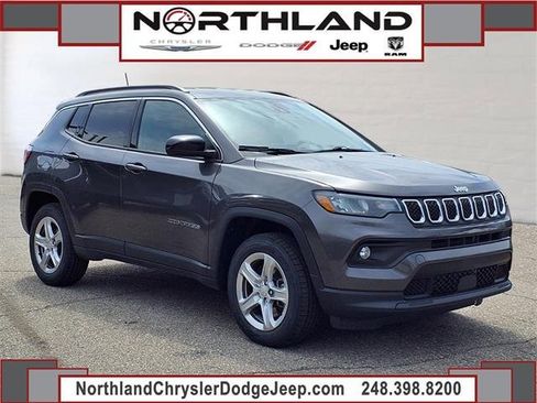 Certified 2024 Jeep Compass Latitude AWD/4WD image 1