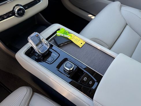 New 2026 Volvo XC90 B6 Ultra image 13