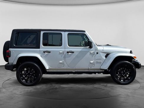 Used 2023 Jeep Wrangler Unlimited Sahara AWD/4WD image 10