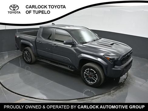 Used 2025 Toyota Tacoma TRD Sport AWD/4WD image 31
