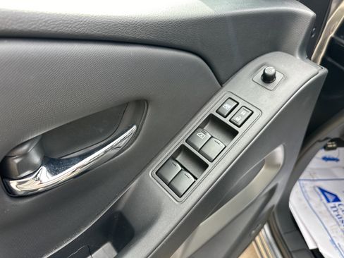 Used 2024 Nissan Frontier SL w/ Technology Package RWD image 9