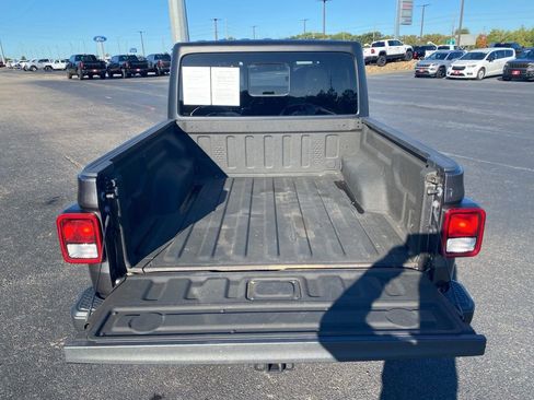 Used 2023 Jeep Gladiator Sport image 42