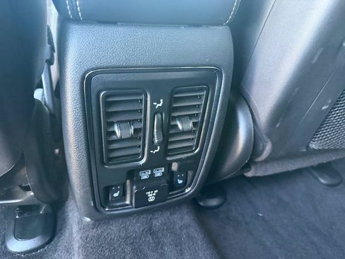 Used 2015 Jeep Grand Cherokee Limited AWD/4WD image 16