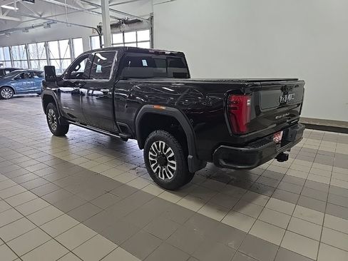Used 2024 GMC Sierra 3500 Denali Ultimate AWD/4WD image 3
