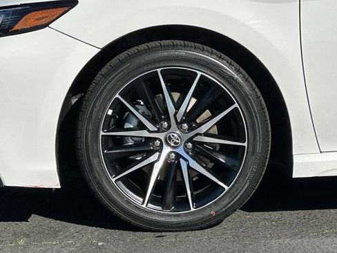 Used 2024 Toyota Camry SE image 29