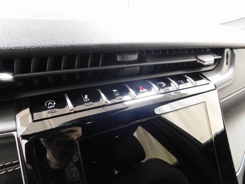 New 2025 Jeep Grand Cherokee Altitude image 24