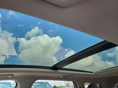 Used 2022 Kia Sorento EX w/ Panoramic Sunroof Package FWD image 12