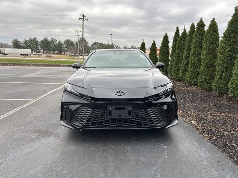 Certified 2025 Toyota Camry SE w/ Convenience Package image 3