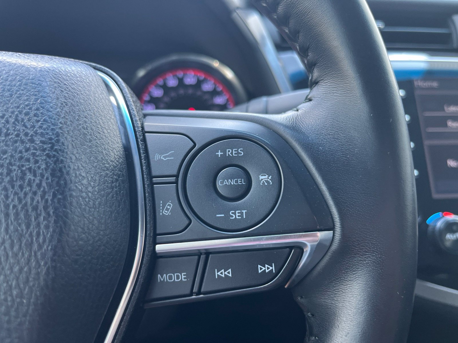 Used 2018 Toyota Camry XSE FWD image 16