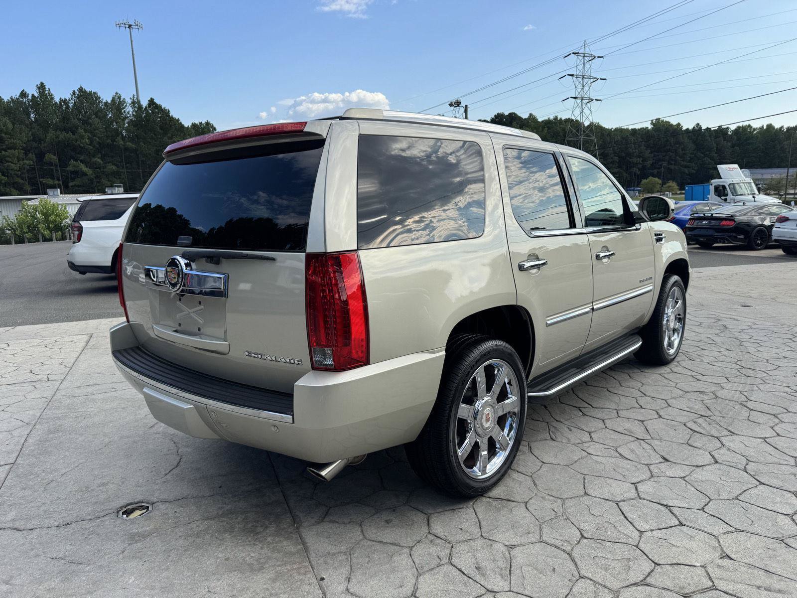 Used 2013 Cadillac Escalade Luxury RWD image 15