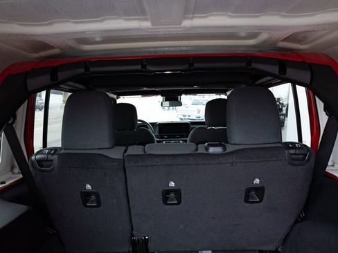 Used 2025 Jeep Wrangler Unlimited Rubicon w/ Convenience Group image 15