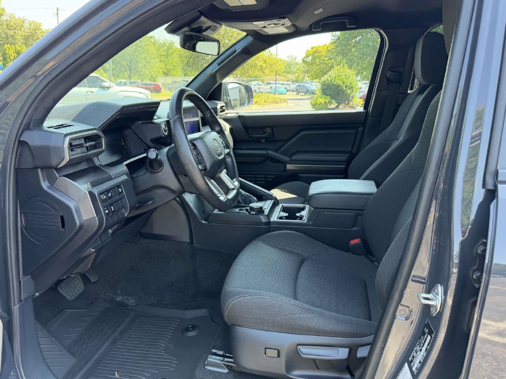 Certified 2025 Toyota 4Runner SR5 AWD/4WD image 17