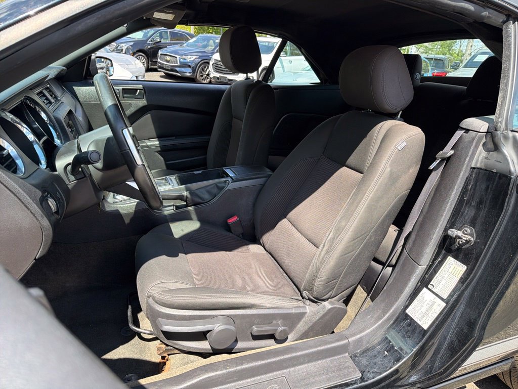 Used 2014 Ford Mustang Convertible RWD image 23