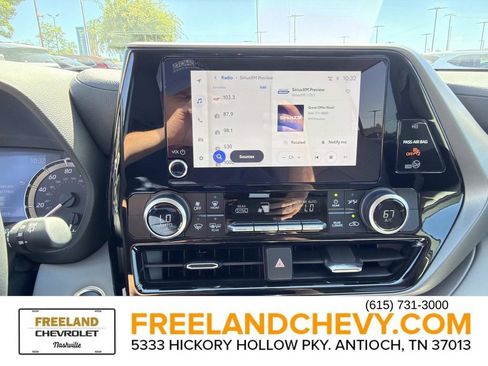 Used 2024 Toyota Highlander LE AWD/4WD image 31