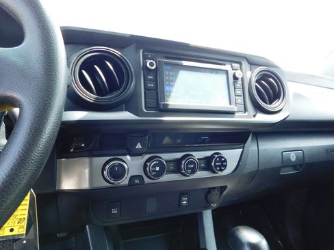 Used 2018 Toyota Tacoma SR AWD/4WD image 13