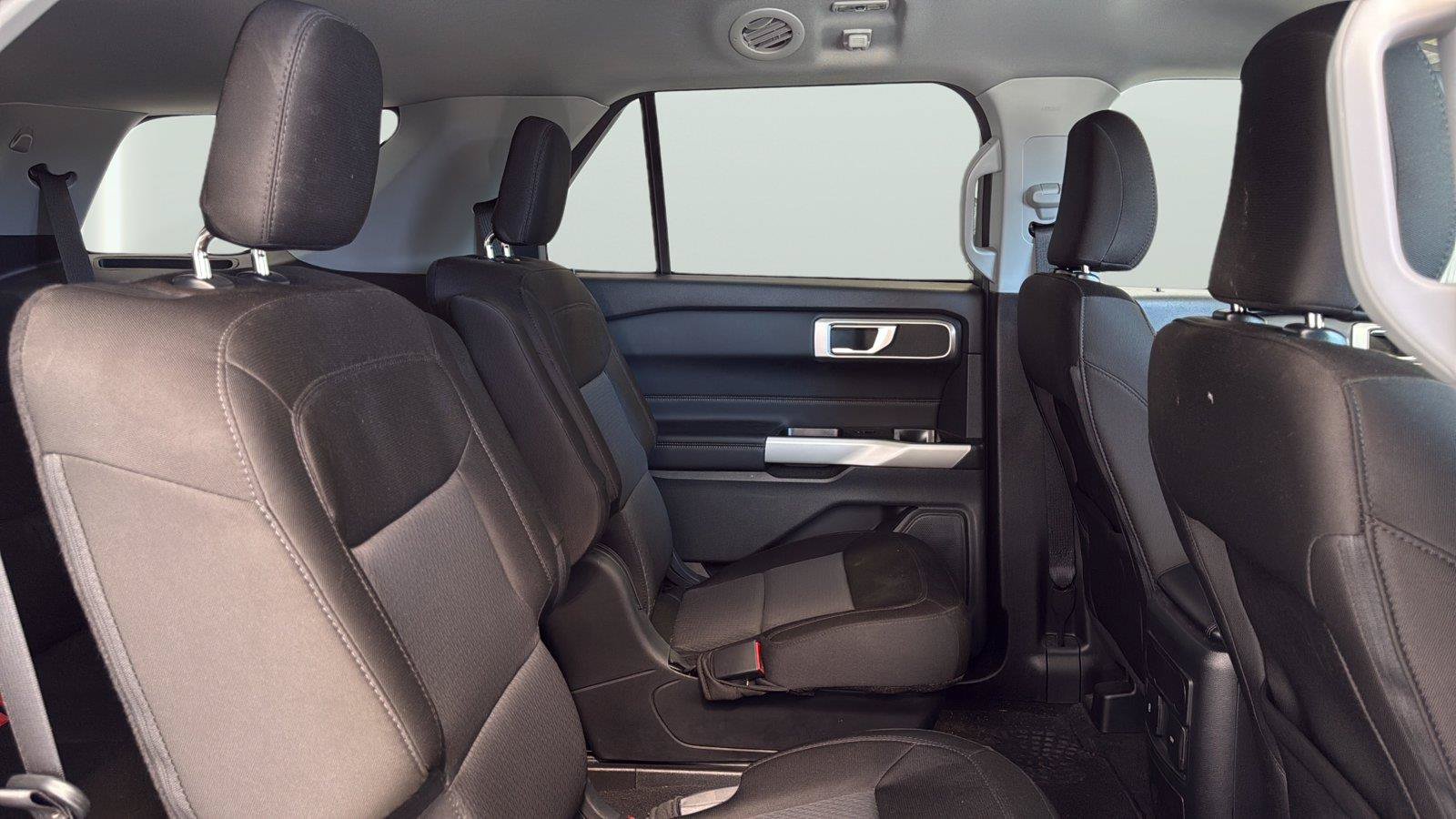 Used 2023 Ford Explorer XLT AWD/4WD image 15