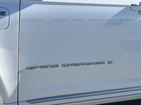 Used 2022 Jeep Grand Cherokee Summit w/ Advanced Protech Group IV image 33