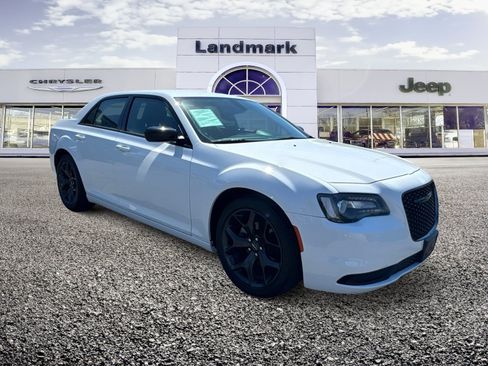 Used 2022 Chrysler 300 Touring w/ Sport Appearance Package RWD image 20