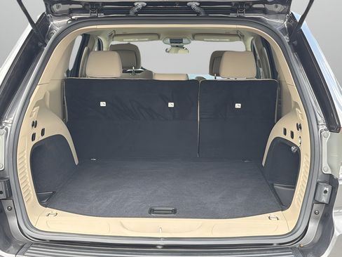 Used 2019 Jeep Grand Cherokee Laredo RWD image 8