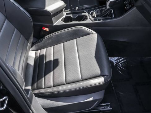 Certified 2024 Volkswagen Jetta SE FWD image 38