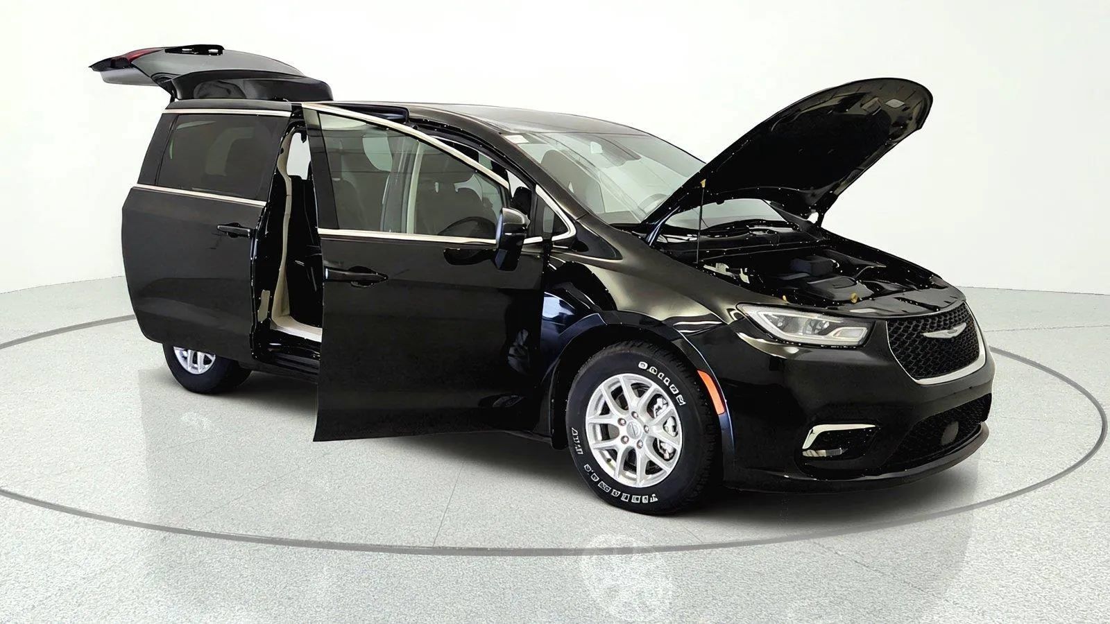 Used 2023 Chrysler Pacifica Touring-L FWD image 7