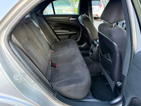 Used 2011 Chrysler 300 RWD image 23