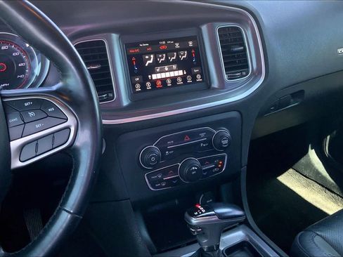 Used 2020 Dodge Charger SXT w/ Leather Interior Group RWD image 7